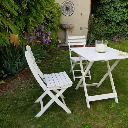 アパート Un Pezzo Di Cielo Nel Giardino サルッツォ